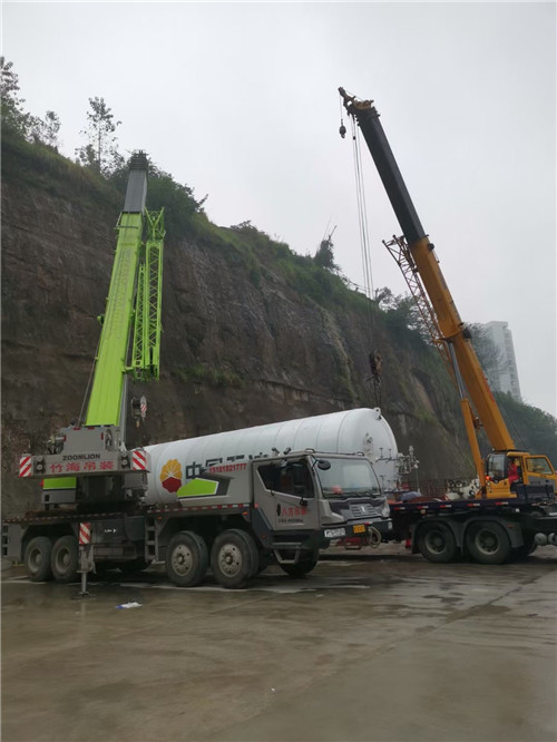 比如县“不怕风雨冻”—— 吊车的 “恶劣环境适应” 技术